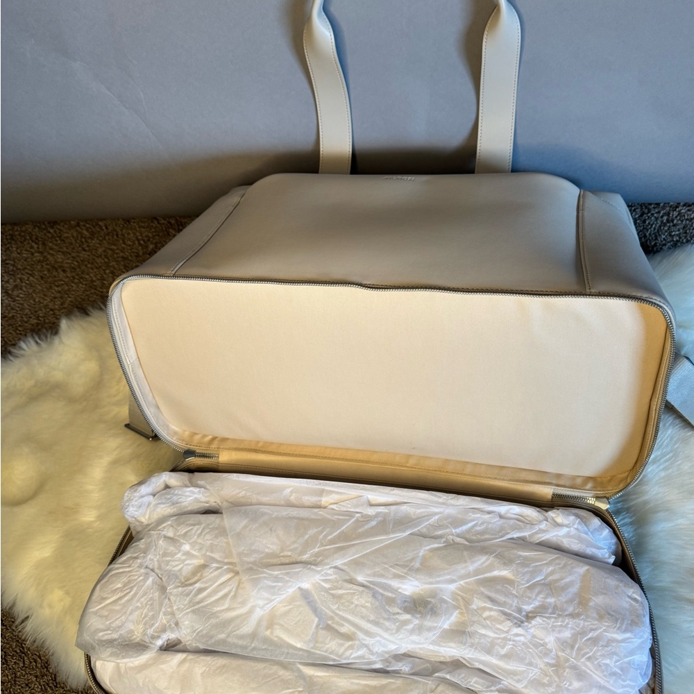 MONOS Metro Weekender - Ivory - Vegan Leather Travel Luggage - Picture 8 of 16